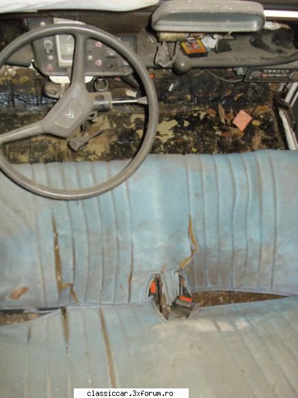 Restaurare Citroen 2 CV alb - intrerior dezastruos , nu e de mirare dup� ce a - Reconditionari si Restaurari