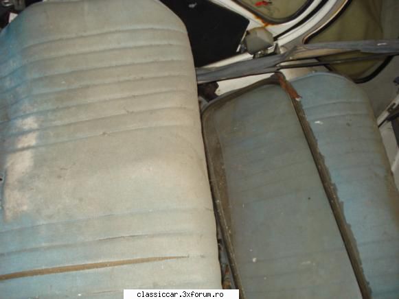 Restaurare Citroen 2 CV alb - banchetele fat� si spate sunt asem�n�toare ins� - Reconditionari si Restaurari
