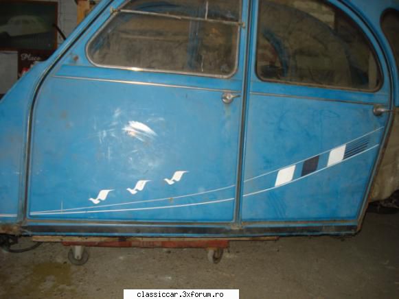 Restaurare Citroen 2 CV albastru - o serie mic�, cu elemente stilizate ce - Reconditionari si Restaurari