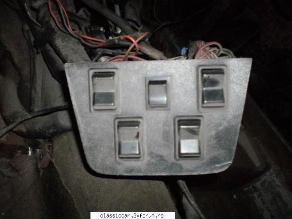 Restaurare Daimler (Jaguar) XJ6 din 1978 - Butoanele pentru geamurile elecrice - Reconditionari si Restaurari