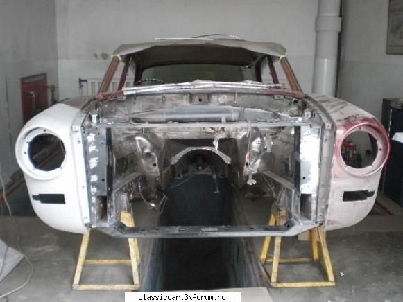 Restaurare Daimler (Jaguar) XJ6 din 1978 - Suportul pentru radiator montat - Reconditionari si Restaurari