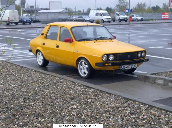 Retroparada de primavara Pitesti 2014 - De undeva din spate , privea timida si - Arhiva evenimente 2014