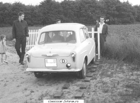 Rugaminte identificare lampa Hella - Isetta avea lampi simple rotunde. Goggomobilul - Discutii libere