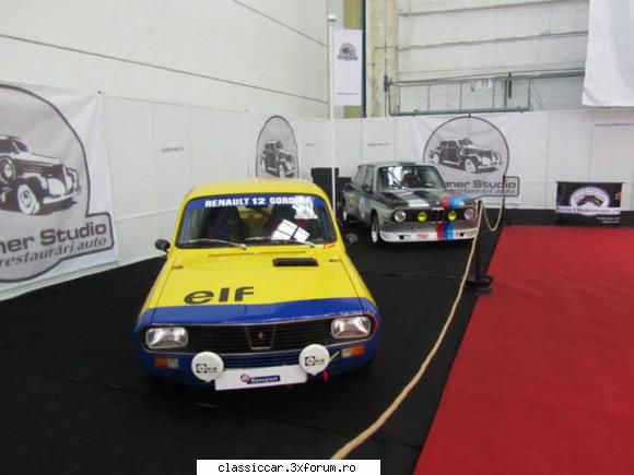 Salon Auto 2014 - O poza cu R12-le la salon - Arhiva evenimente 2014