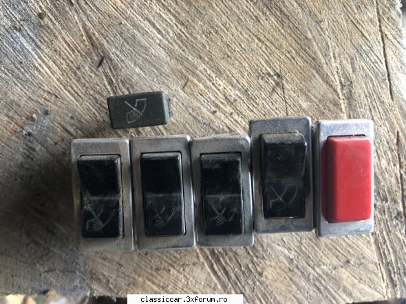 Scrisuri si embleme - Și c�teva butoane stergatoare - Vanzari  piese si accesorii