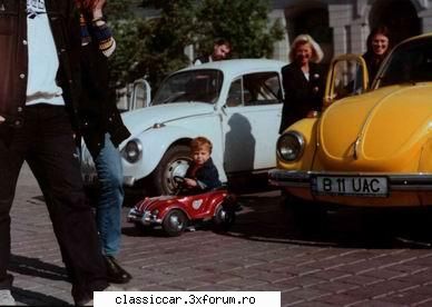 Sfirsitul unei legende. - Acesti fani manifesta simpatia lor,prin diferite - File de istorie
