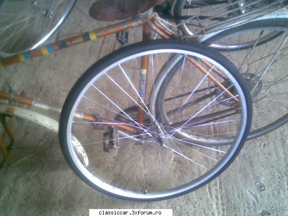 Sputnik 1980 - Urmeaza roata spate care e un pic - Prezentare motociclete, motorete si biciclete de colectie