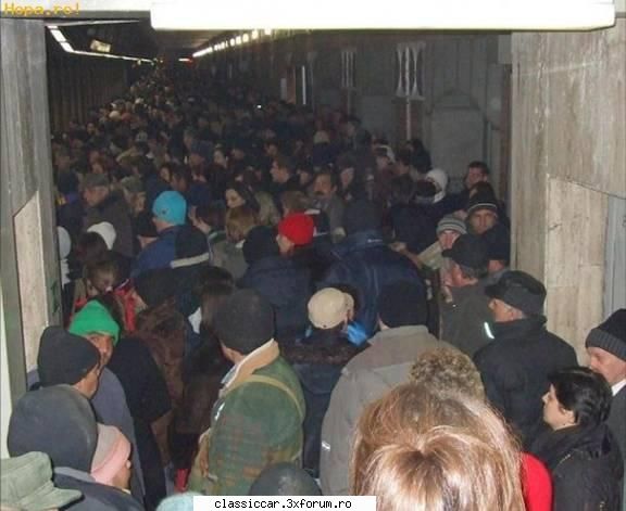 Stiati ca???..... - Oare la stau oamenii,la alegeri in gara de - Coltul vesel