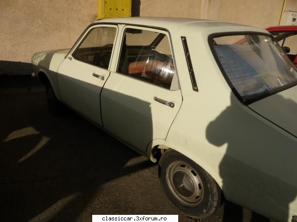 jiu retro car este murdara observa cel mai bine partea laterala