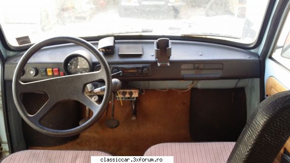Trabant 601 Lux - model 1987 - Si bordul ultra sofisticat dotari lux : bricheta - Prezentare masini