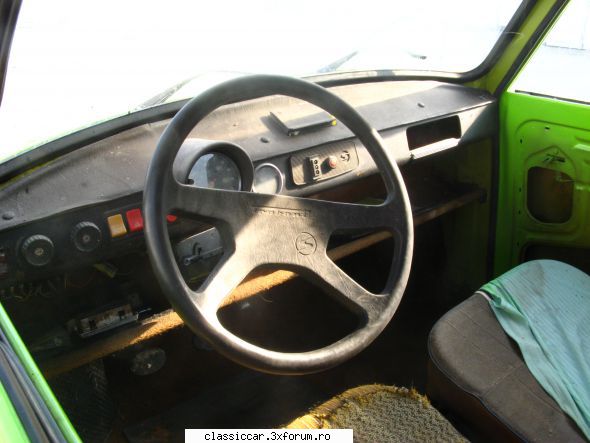 Trabant 601 cca 80+ 550 euro - interior cam ravasit - Vanzari auto-moto clasice direct de catre proprietari