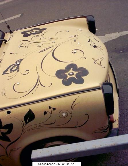 Trabant cu floricele si incrusatat cu "diamante" - Misu de Cluj - Am vazut prin Cluj-Napoca
