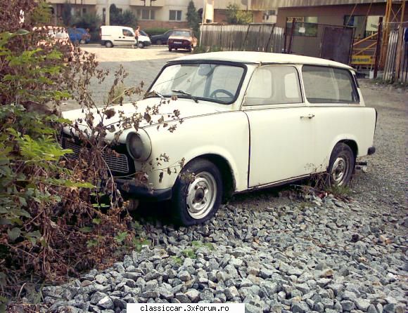 Trabbi Combi - Din fata e napadita de buruieni...cred ca are si - Am vazut prin Cluj-Napoca