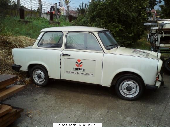 Trabi - pe el sunt lipite logo-urile firmei de accesorii - Am vazut prin Cluj-Napoca