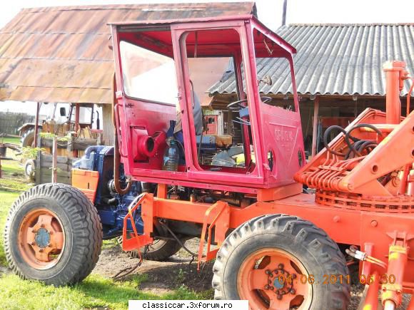 Tractor TIH 445 - Dau geamurile jos, vopsesc cabina - Coltul camionagiului si tractoristului oldtimerist