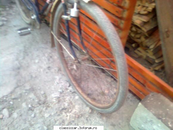 Ukraina - Rotile sint prinse bine de rugina - Prezentare motociclete, motorete si biciclete de colectie