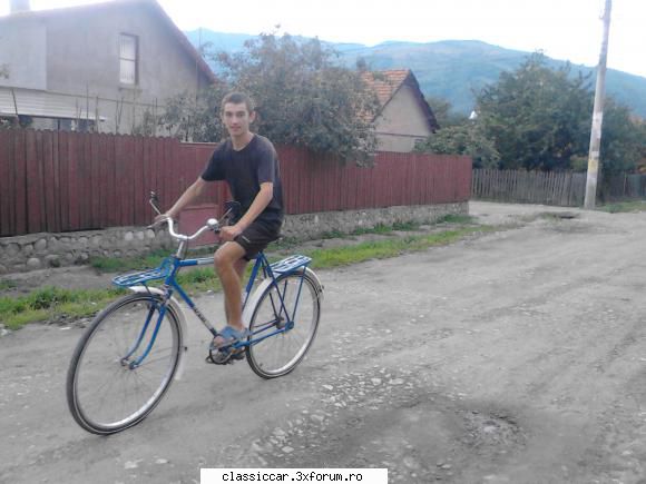 Ukraina - Azi, Vladut a luat bicicleta la probe - Prezentare motociclete, motorete si biciclete de colectie