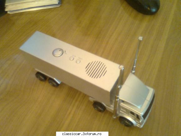 Un autocamion - radio vrea un stapan - Inca o poza,poate il adopta cineva - Modelism si machetute
