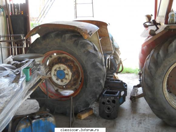Universal 530 reparatie capitala - sa nu radeti de poza a - Coltul camionagiului si tractoristului oldtimerist
