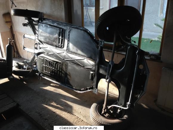 VW Kafer 1971 - o poza cu sasiul proaspat refacut , gata in - Prezentare masini