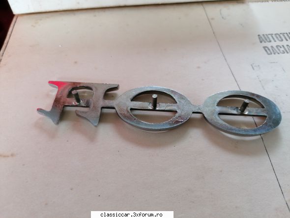 V�nd piese noi Dacia 1100 - Emblema 1100 noua: s-a dat - Vanzari  piese si accesorii