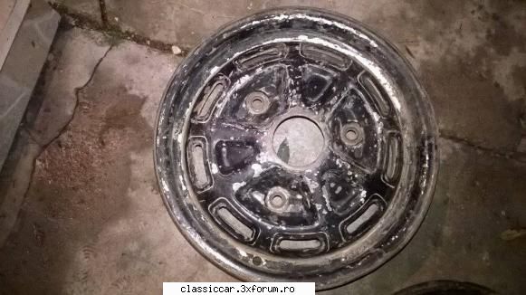 Vand Jante Renault 12 - Vand 2 jante renault 12 pret 300 lei ambele - Vanzari  piese si accesorii