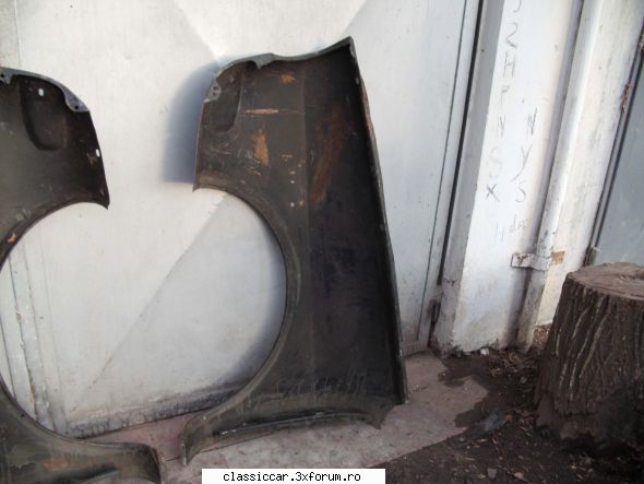 Vand aripa fata Dacia 1300 model 1977 ianuarie . - albine - Vanzari  piese si accesorii