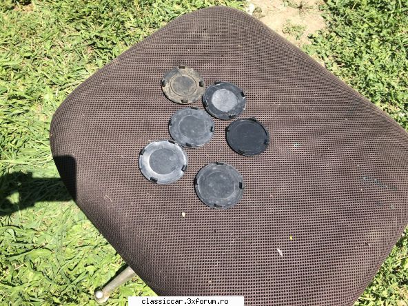 Vand capace centrale Dacia din plastic 6 buc - mirel vicaru - Vanzari  piese si accesorii