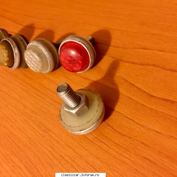 Vand diverse piese - Suruburi numar inmatriculare - 20 lei toate Vandut - Vanzari  piese si accesorii