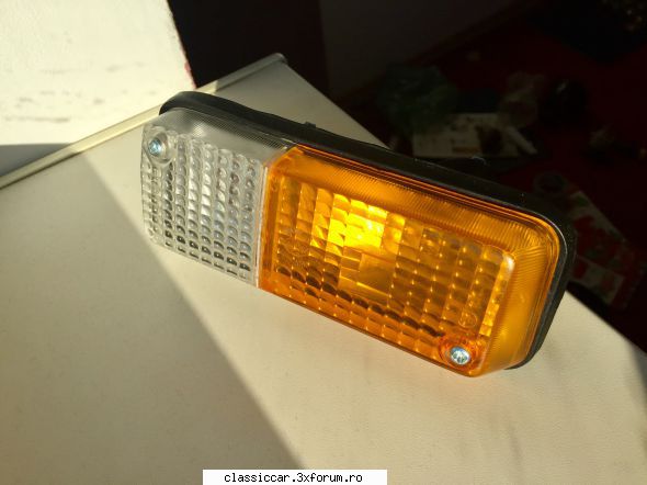 Vand diverse piese - Lampa noua semnalizare stanga dacia lei Vandut - Vanzari  piese si accesorii