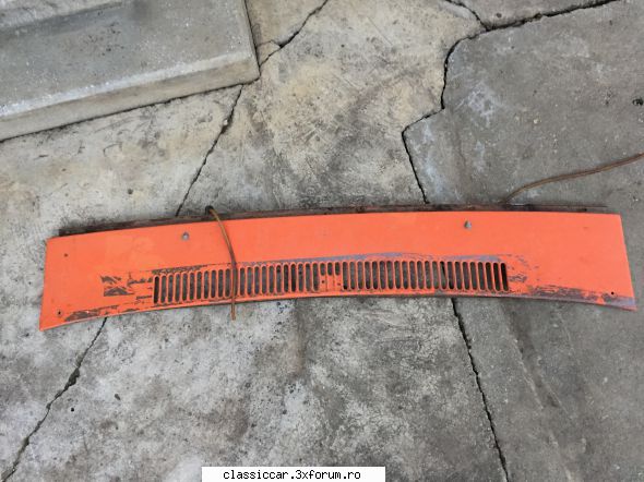 Vand diverse piese - Grila dacia 1300 dintre parbriz si capota - 40 lei - Vanzari  piese si accesorii