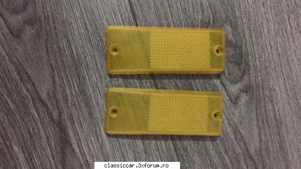 Vand diverse piese - Geamuri lampi laterale galbene - 25 lei perechea - Vanzari  piese si accesorii