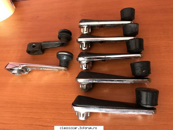 Vand diverse piese - Toate manivelele de geamuri din poza ( cele 5 - Vanzari  piese si accesorii