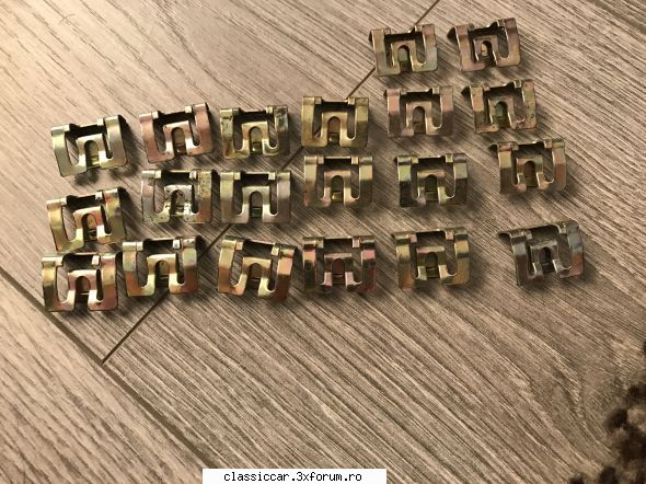 Vand diverse piese - Cleme prindere ornament capota dacia 1300 noi - Vanzari  piese si accesorii