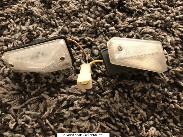 Vand diverse piese - Lampi aripi albe dacia lei - Vanzari  piese si accesorii