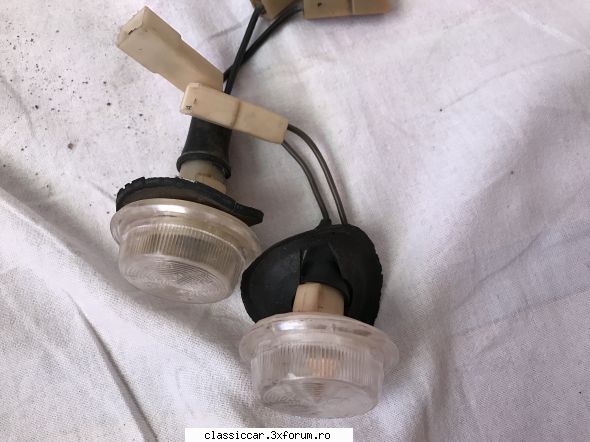 Vand diverse piese - Lampi aripi dacia 1310/oltcit - 50 lei setul - Vanzari  piese si accesorii