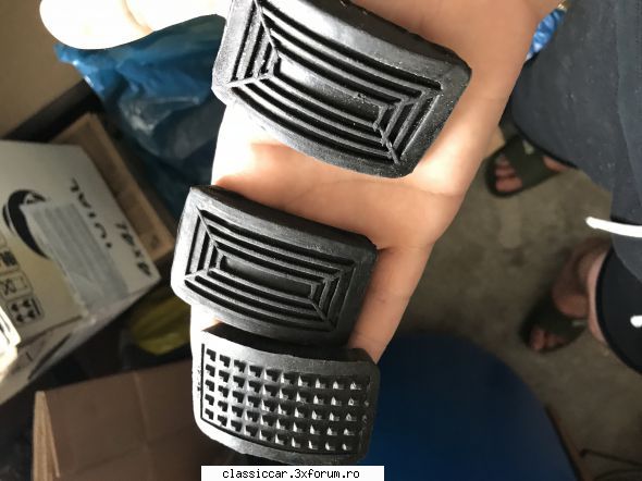 Vand diverse piese - Cauciucuri pedale noi - 15 lei buc - Vanzari  piese si accesorii