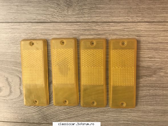 Vand diverse piese - Geamuri lucasuri galbene noi dacia lei buc - Vanzari  piese si accesorii