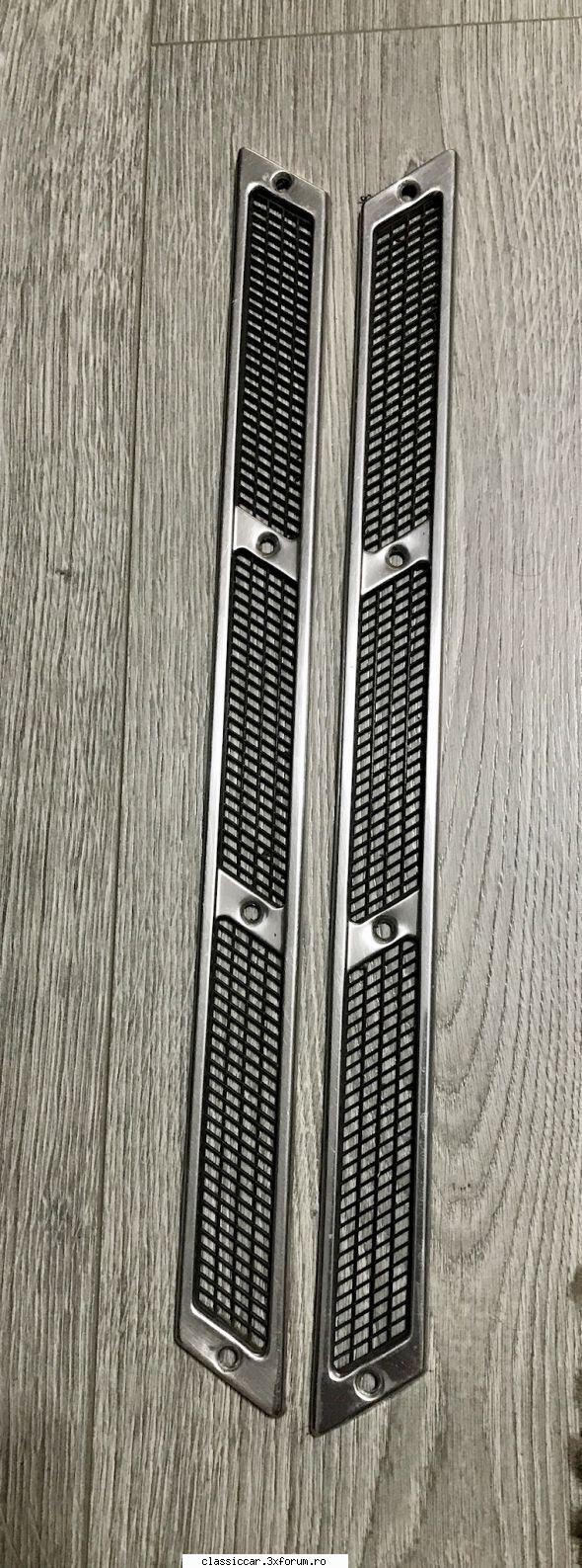 Vand diverse piese - Set ornamente impecabile ( atat plasticul cat si - Vanzari  piese si accesorii