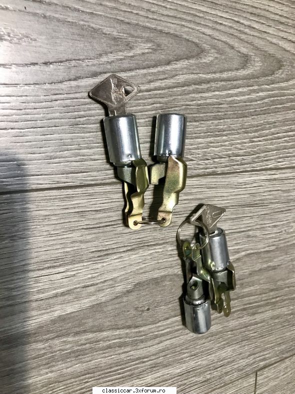 Vand diverse piese - Yale cromate - vandut - Vanzari  piese si accesorii