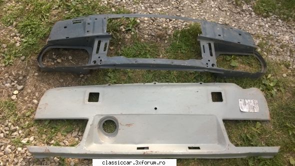 Vand diverse piese Dacia si altele - Panouri fata - 250 lei - spate - 150 lei - Vanzari  piese si accesorii