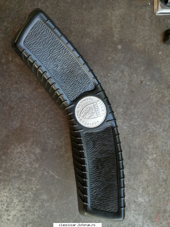 Vand diverse piese Dacia si altele - Ornament plastic volan Dacia lei - Vanzari  piese si accesorii