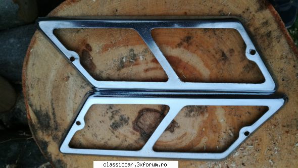 Vand diverse piese Dacia si altele - Ornamente crom aerisire stalp spate Dacia - Vanzari  piese si accesorii