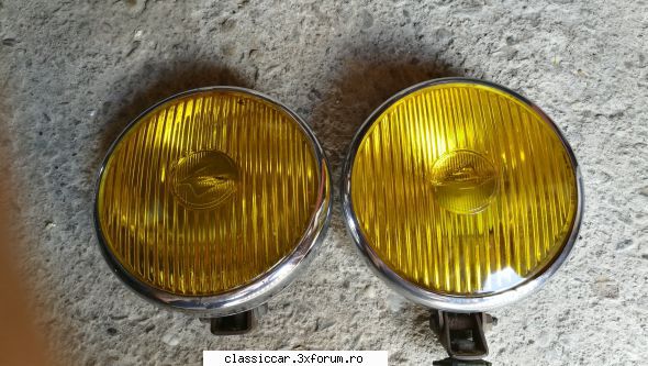 Vand diverse piese Dacia si altele - Proiectoare galbene, unul nu are cromul pe - Vanzari  piese si accesorii