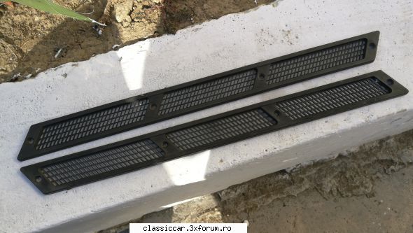 Vand diverse piese Dacia si altele - Ornamente stalp Dacia 1300, fara - Vanzari  piese si accesorii