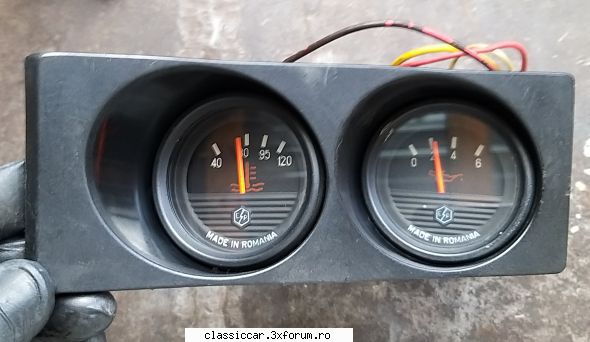 Vand diverse piese Dacia si altele - Ceasuri apa, ulei, pe negru - 50 lei - Vanzari  piese si accesorii