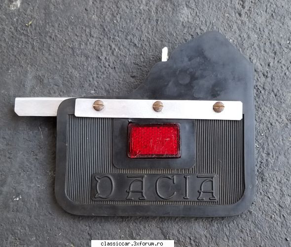 Vand diverse piese Dacia si altele - Preș spate dreapta Dacia - 70 lei - Vanzari  piese si accesorii