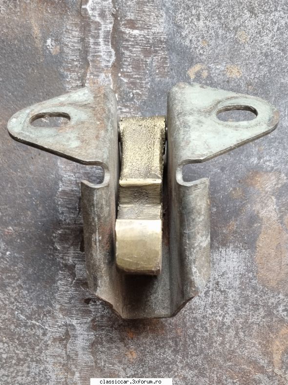 Vand diverse piese Dacia si altele - C�rlig capota portbagaj din bronz 50 lei - Vanzari  piese si accesorii