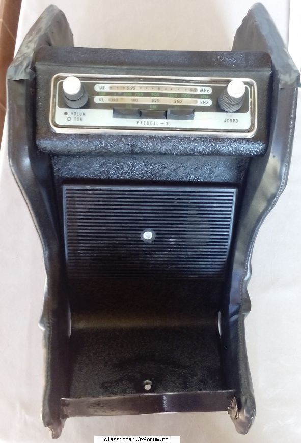 Vand diverse piese oldtimer - Set complet: Radio Predeal 2 functional , consola - Vanzari  piese si accesorii
