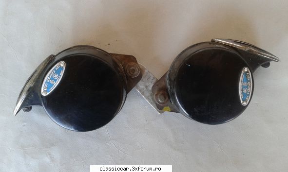 Vand diverse piese oldtimer - Adaug set claxon oldtimer, doua tonuri.Detalii in - Vanzari  piese si accesorii